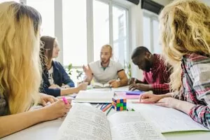 Sintoma perda auditiva conversa em grupo